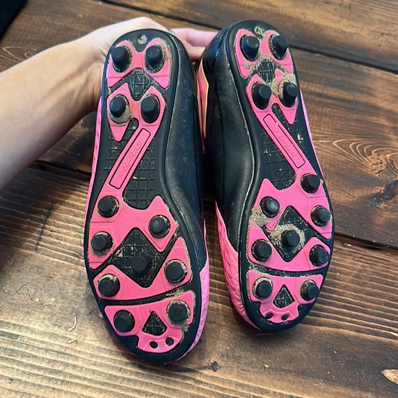 Girls soccer cleats - Picture 4 of 4